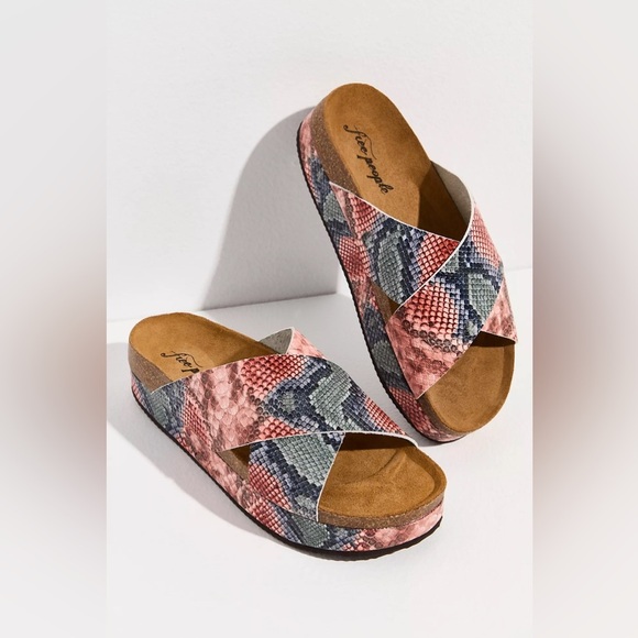 Free People Shoes - FREE PEOPLE Sidelines Flatform Sandal / brown white Snake size 38 made in Spain